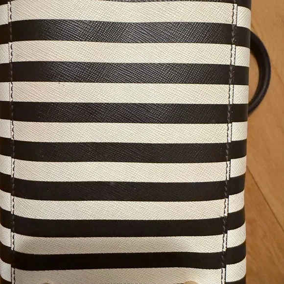 Black and White Striped Handbag Henri Bendel - Picture 6 of 14